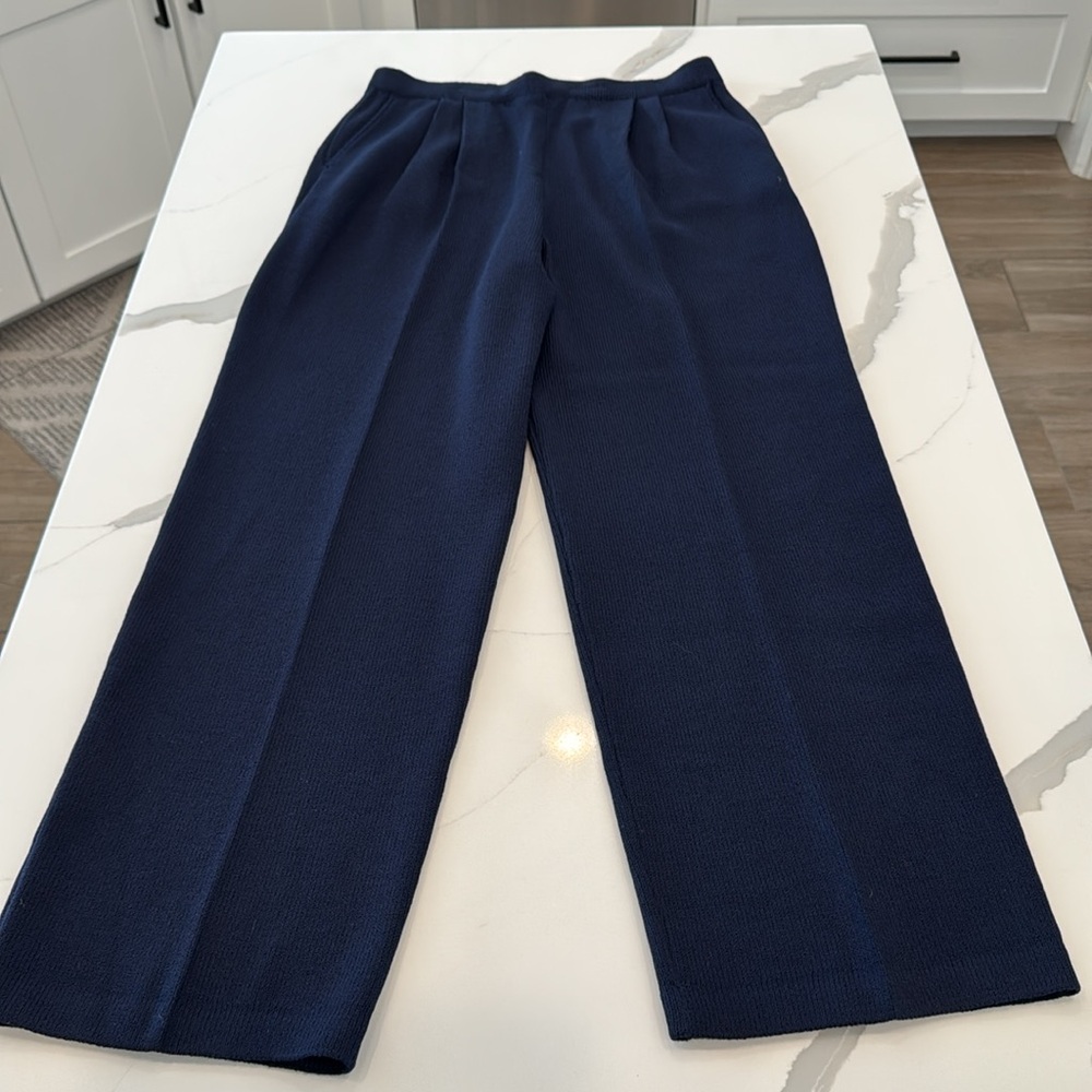 St. John Collection Navy Blue Santana
Size 10
